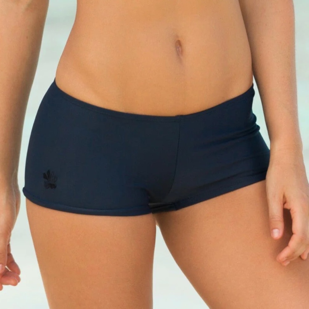 NWT Hapari boyshort swim bottoms in navy size M